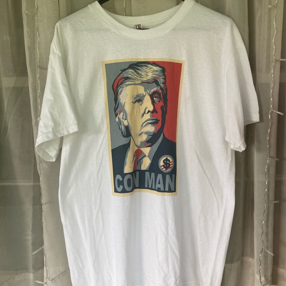 Trump “Con Man” tee